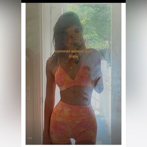 Alo summer sunset neon apricot airbrush short and bra set! Kendall Jenner 🩷🧡